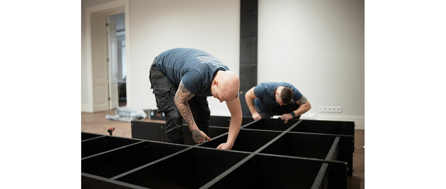 Furniture assembly